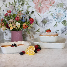 Load image into Gallery viewer, Mason Cash In the Meadow Rectangular Baker Medium (10" x 7") Cream