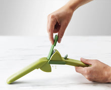 Load image into Gallery viewer, Duo Easy-Clean Garlic Press w/Wiper Blade