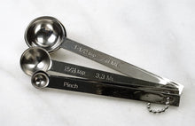 Load image into Gallery viewer, Odd Size Measuring Spoon Set