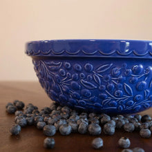 Load image into Gallery viewer, Mason Cash S18 Blueberry Mixing Bowl (2.85 Qt)