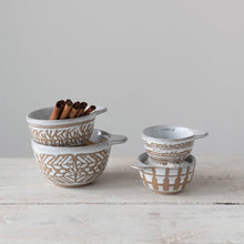 Load image into Gallery viewer, Measuring Cup Set with Wax Relief Pattern