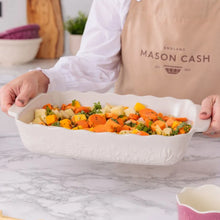 Load image into Gallery viewer, Mason Cash In the Meadow Rectangular Baker Large (9" x 13") Cream