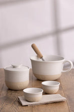 Load image into Gallery viewer, Mason Cash Rustic Charm Batter Bowl 2 Qt.