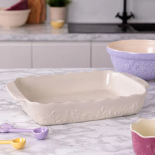 Load image into Gallery viewer, Mason Cash In the Meadow Rectangular Baker Large (9" x 13") Cream