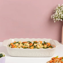 Load image into Gallery viewer, Mason Cash In the Meadow Rectangular Baker Large (9" x 13") Cream