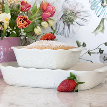 Load image into Gallery viewer, Mason Cash In the Meadow Rectangular Baker Medium (10" x 7") Cream
