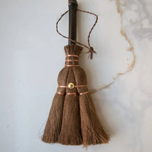 Load image into Gallery viewer, Table Palm Broom with Handle
