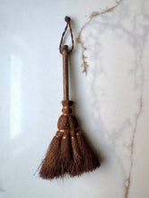 Load image into Gallery viewer, Table Palm Broom with Handle
