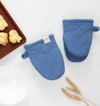 Load image into Gallery viewer, KAF Home Monaco Printed Silicone Mini Mitt-Assorted Colors [Online Only]
