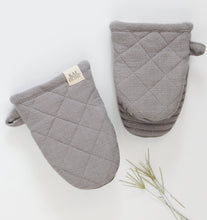 Load image into Gallery viewer, KAF Home Monaco Printed Silicone Mini Mitt-Assorted Colors [Online Only]
