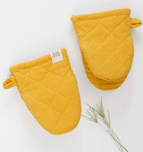 Load image into Gallery viewer, KAF Home Monaco Printed Silicone Mini Mitt-Assorted Colors [Online Only]
