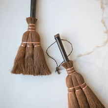 Load image into Gallery viewer, Table Palm Broom with Handle
