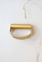 Load image into Gallery viewer, Auric Garlic Rocker
