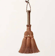 Load image into Gallery viewer, Table Palm Broom with Handle
