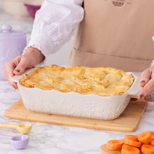 Load image into Gallery viewer, Mason Cash In the Meadow Rectangular Baker Medium (10" x 7") Cream

