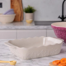 Load image into Gallery viewer, Mason Cash In the Meadow Rectangular Baker Medium (10" x 7") Cream
