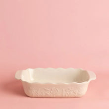 Load image into Gallery viewer, Mason Cash In the Meadow Rectangular Baker Medium (10" x 7") Cream
