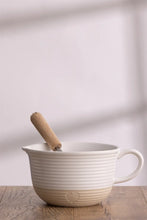 Load image into Gallery viewer, Mason Cash Rustic Charm Batter Bowl 2 Qt.
