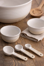 Load image into Gallery viewer, Mason Cash Rustic Charm Bowl 3.7 Qt
