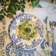 Load image into Gallery viewer, Roasted Garlic and Basil Fettuccine
