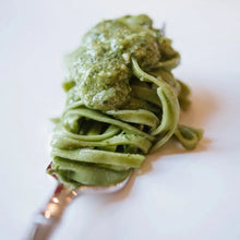 Load image into Gallery viewer, Valente Spinach Linguine Pasta
